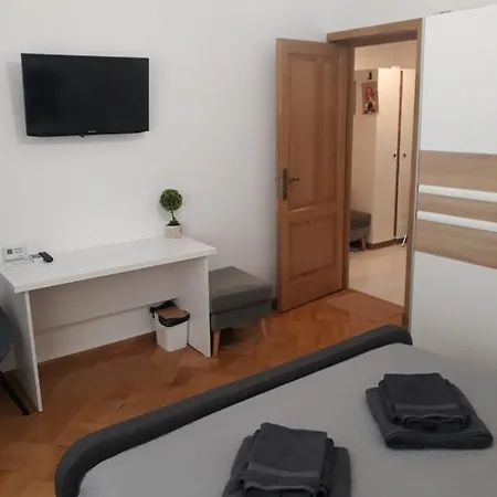 아파트 In Old Town *